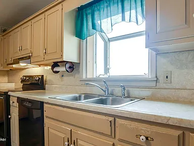 6115 W Pages Ln, Louisville, KY 40258