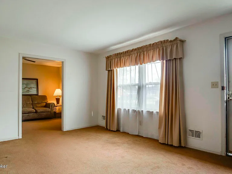 6115 W Pages Ln, Louisville, KY 40258